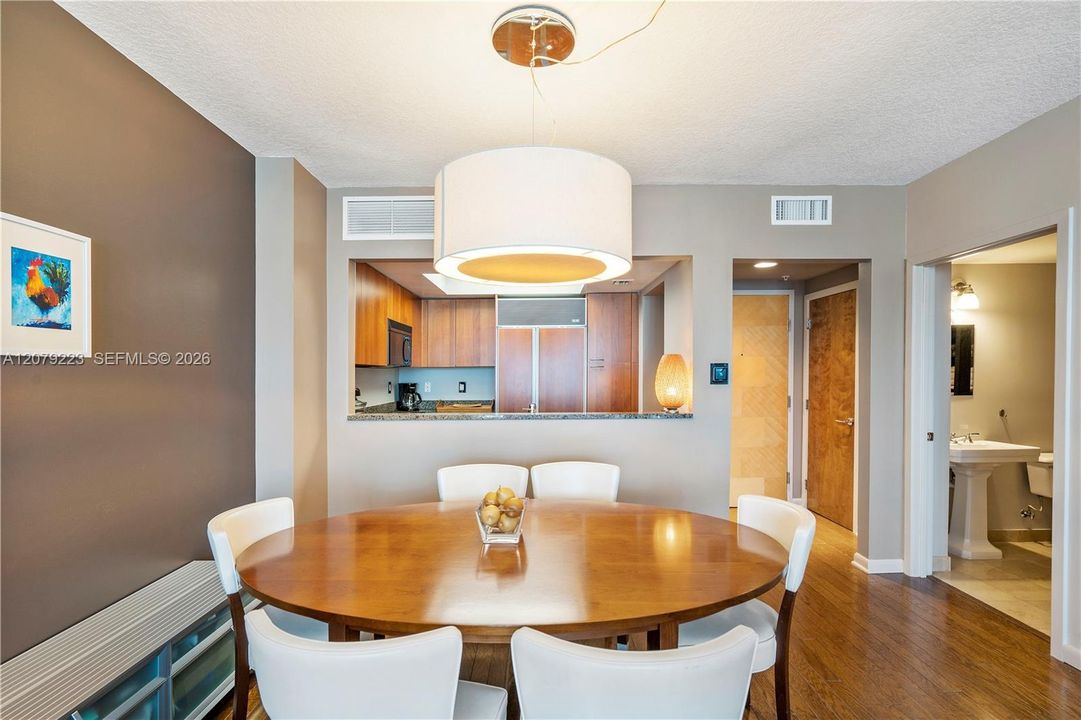 For Rent: $6,000 (2 beds, 2 baths, 940 Square Feet)