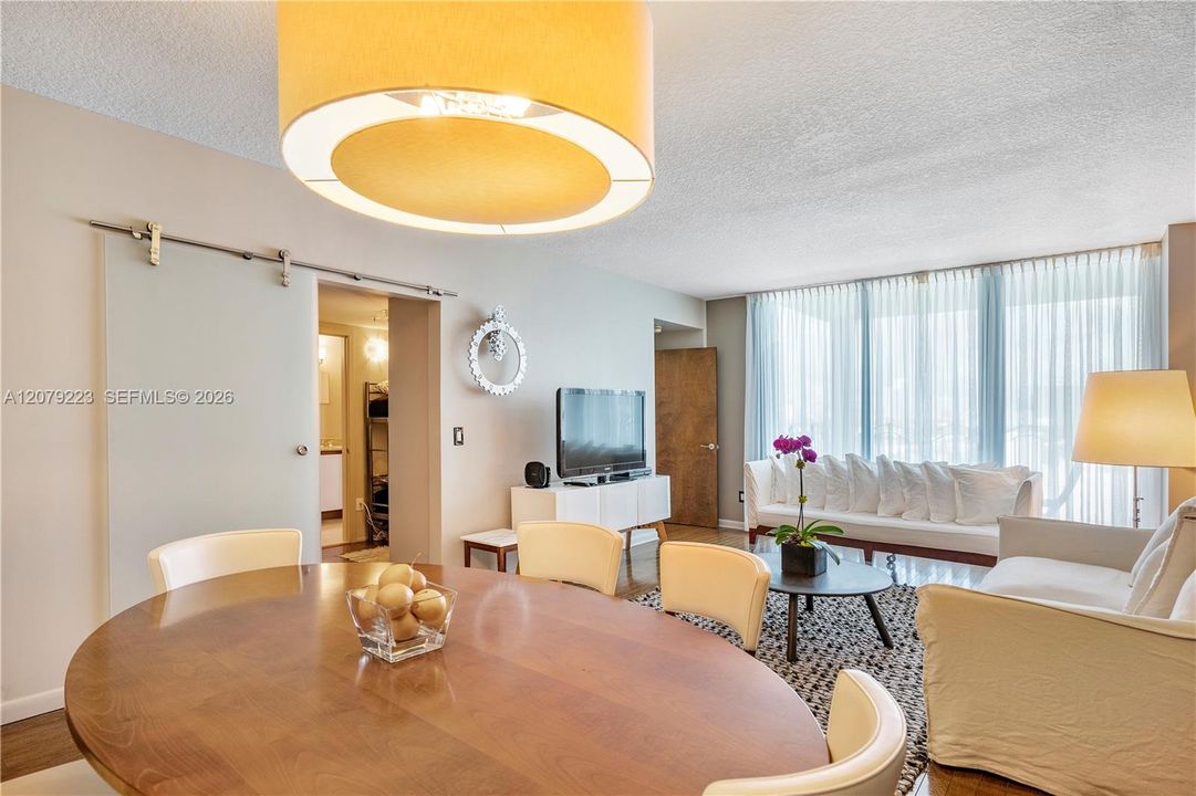 For Rent: $6,000 (2 beds, 2 baths, 940 Square Feet)
