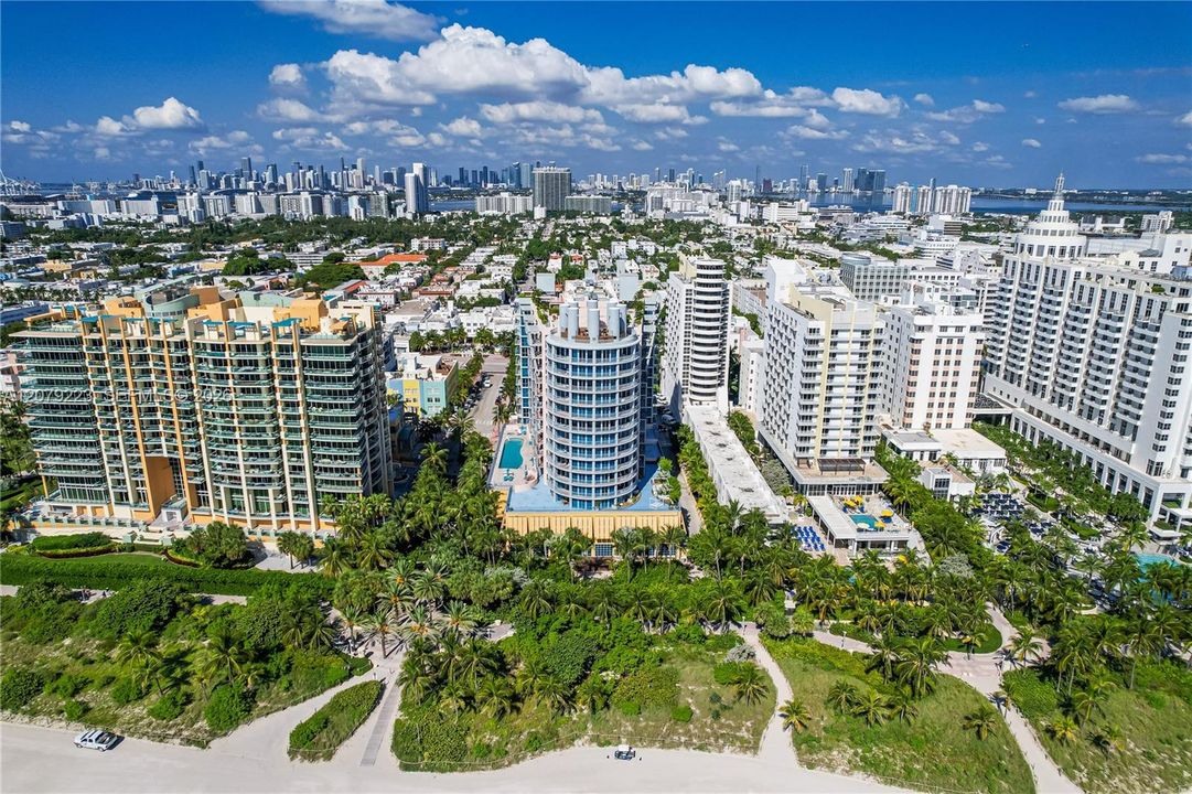 For Rent: $6,000 (2 beds, 2 baths, 940 Square Feet)