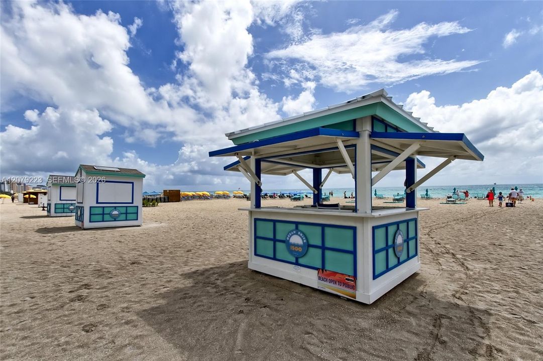 For Rent: $6,000 (2 beds, 2 baths, 940 Square Feet)