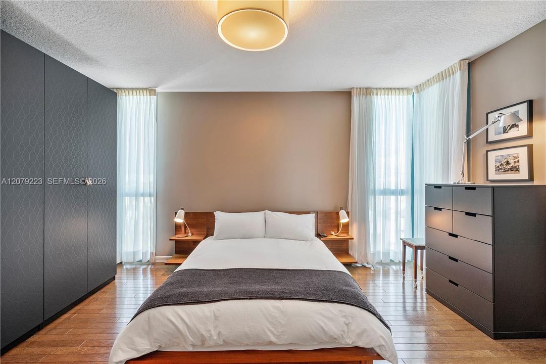 For Rent: $6,000 (2 beds, 2 baths, 940 Square Feet)