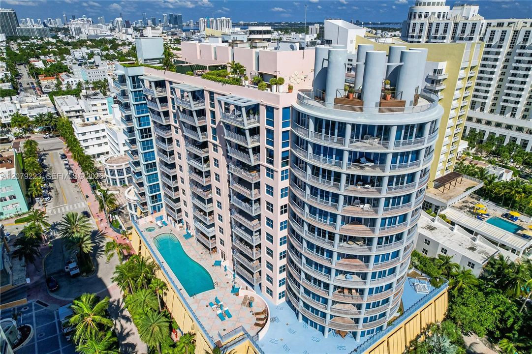 For Rent: $6,000 (2 beds, 2 baths, 940 Square Feet)