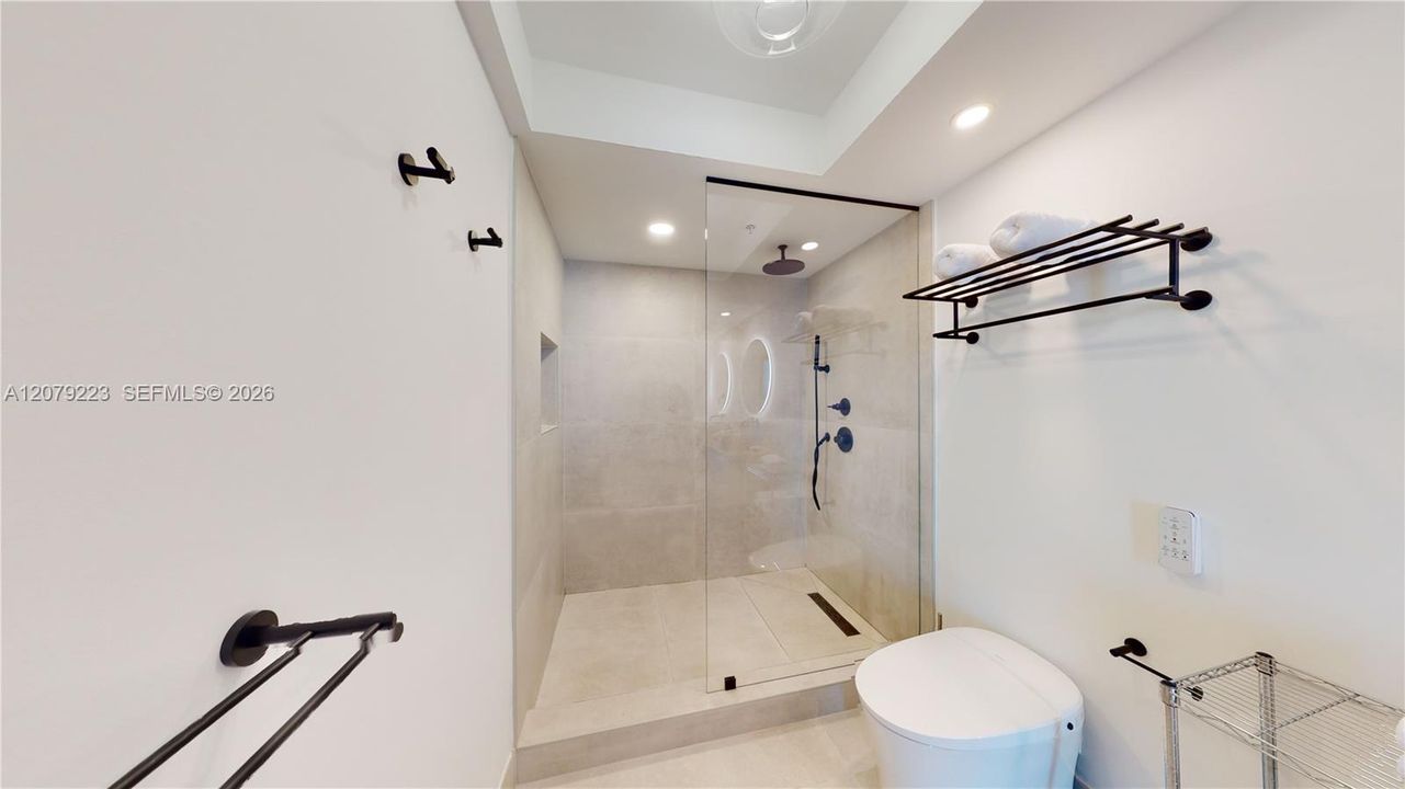 For Rent: $6,000 (2 beds, 2 baths, 940 Square Feet)