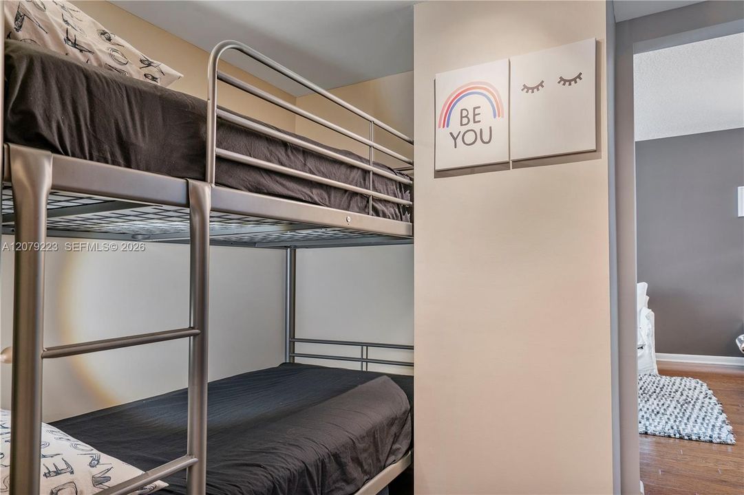 For Rent: $6,000 (2 beds, 2 baths, 940 Square Feet)
