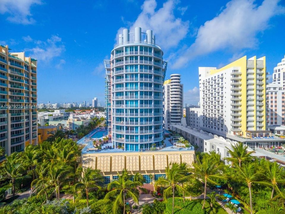 For Rent: $6,000 (2 beds, 2 baths, 940 Square Feet)