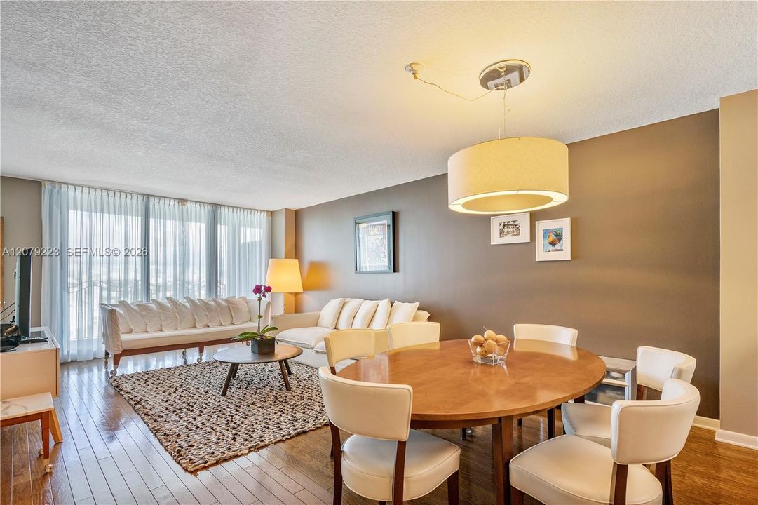 For Rent: $6,000 (2 beds, 2 baths, 940 Square Feet)