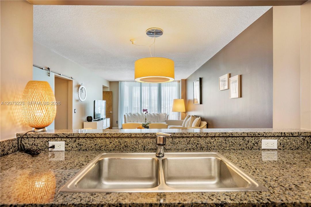 For Rent: $6,000 (2 beds, 2 baths, 940 Square Feet)