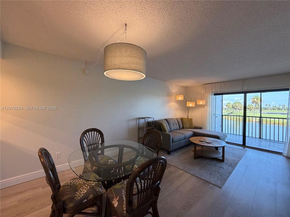 For Rent: $2,250 (1 beds, 1 baths, 696 Square Feet)
