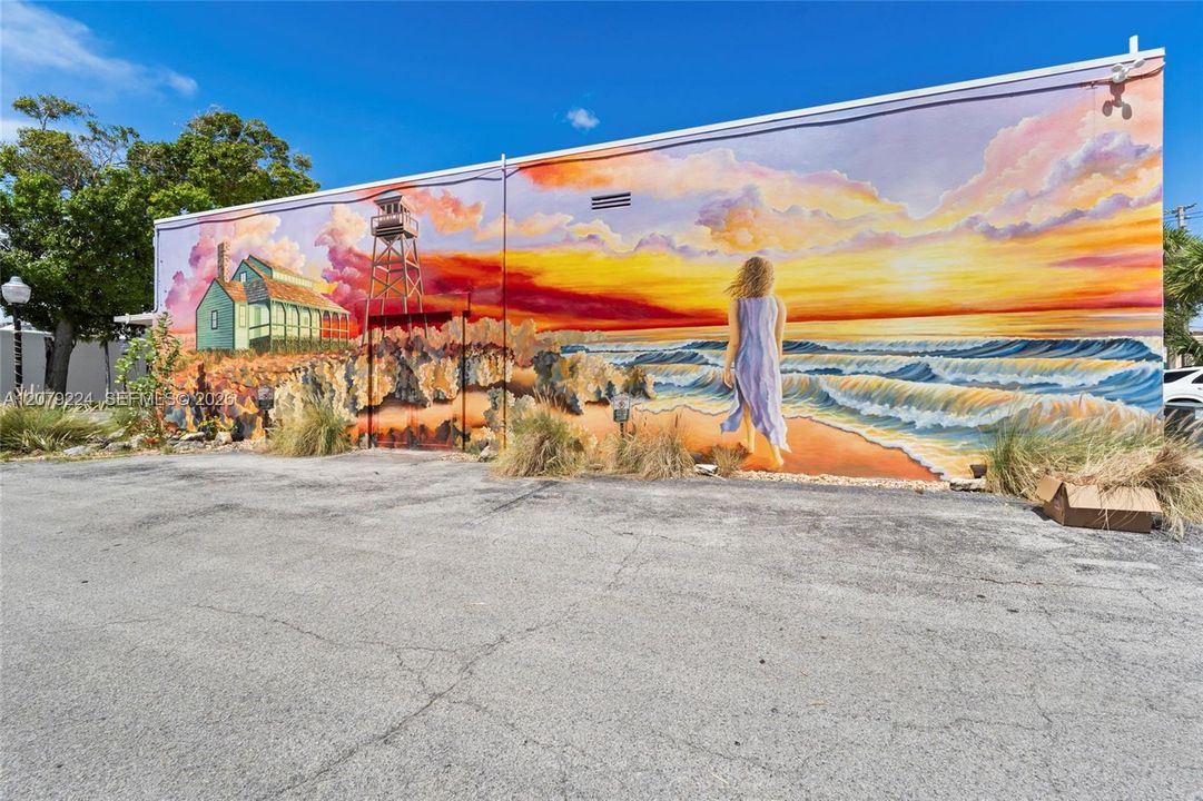 For Rent: $2,250 (1 beds, 1 baths, 696 Square Feet)