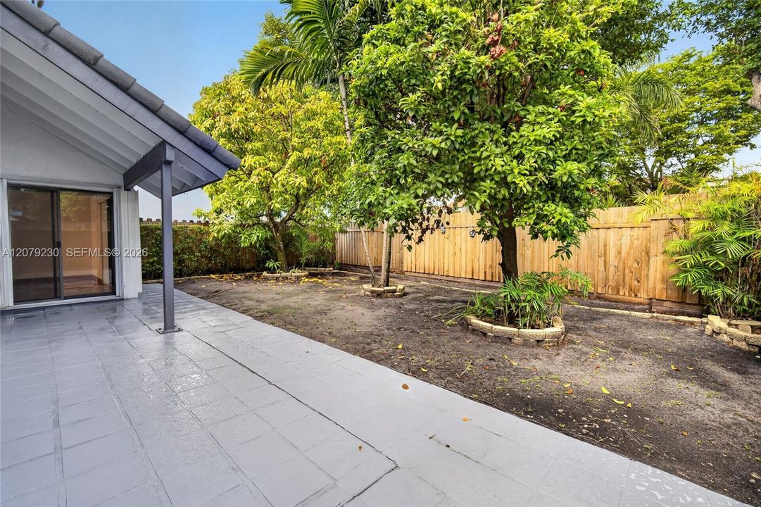 En Venta: $679,000 (4 camas, 3 baños, 1819 Pies cuadrados)
