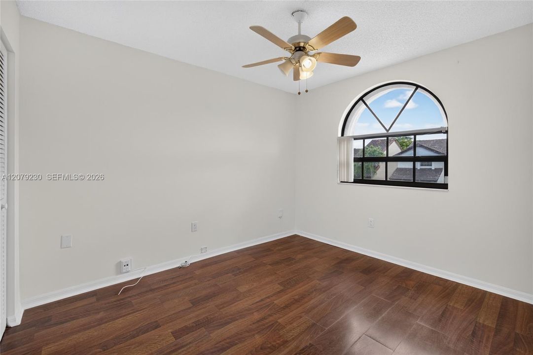 En Venta: $679,000 (4 camas, 3 baños, 1819 Pies cuadrados)