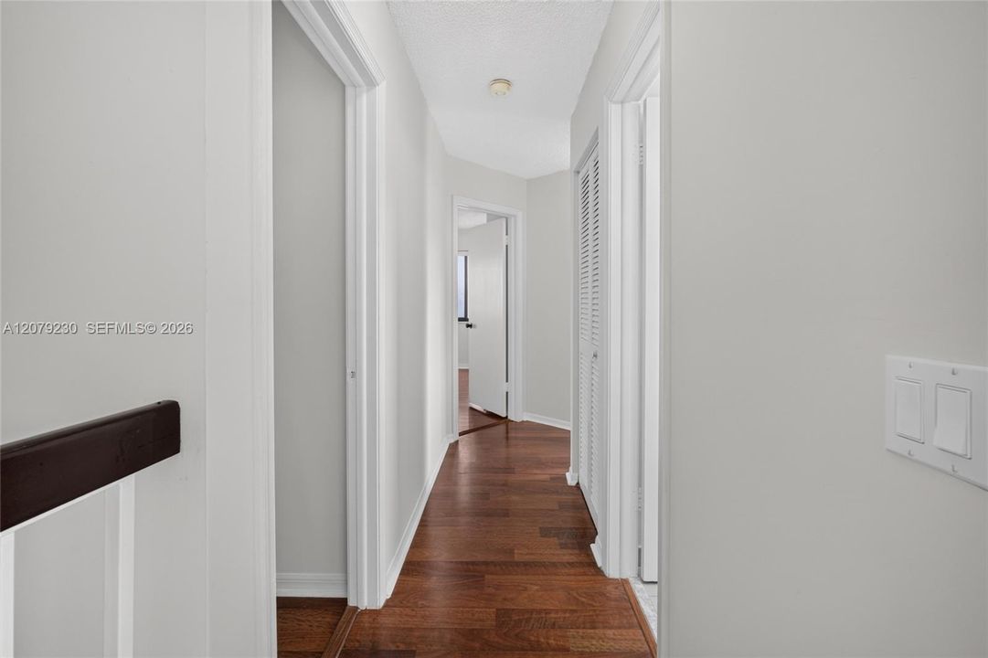 En Venta: $679,000 (4 camas, 3 baños, 1819 Pies cuadrados)