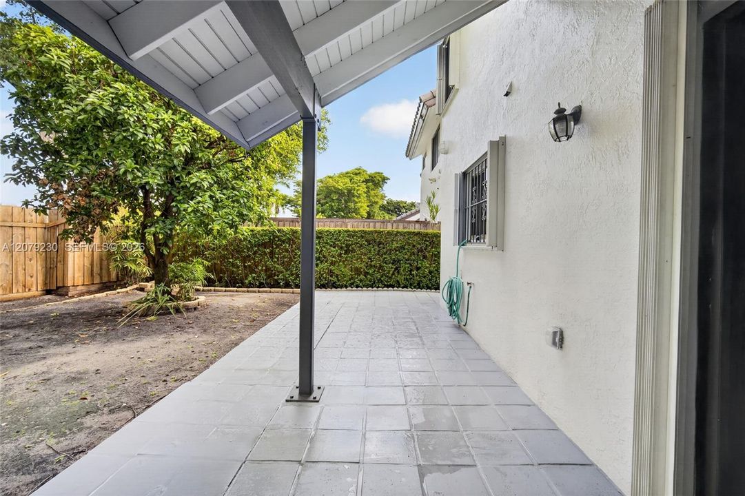 En Venta: $679,000 (4 camas, 3 baños, 1819 Pies cuadrados)