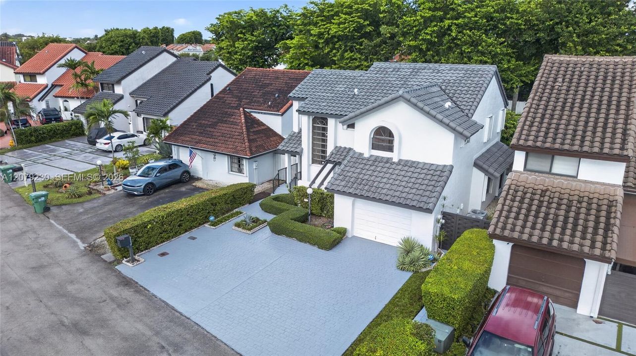 En Venta: $679,000 (4 camas, 3 baños, 1819 Pies cuadrados)