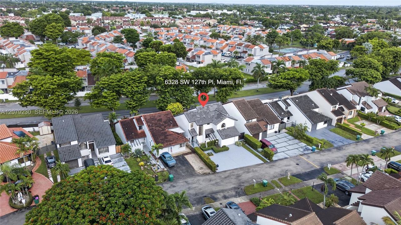 En Venta: $679,000 (4 camas, 3 baños, 1819 Pies cuadrados)