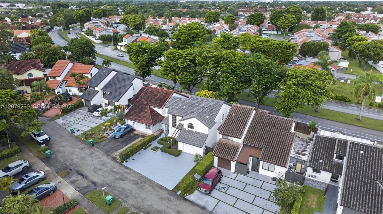 En Venta: $679,000 (4 camas, 3 baños, 1819 Pies cuadrados)