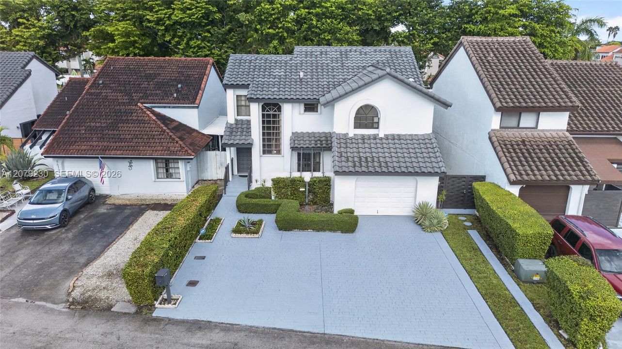 En Venta: $679,000 (4 camas, 3 baños, 1819 Pies cuadrados)
