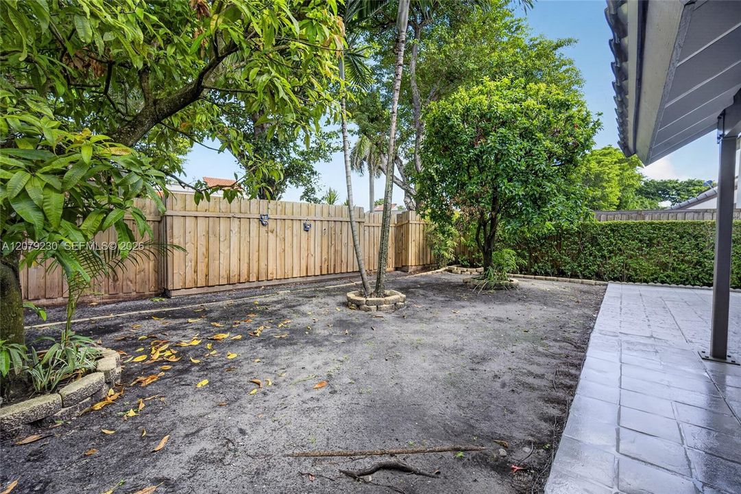En Venta: $679,000 (4 camas, 3 baños, 1819 Pies cuadrados)