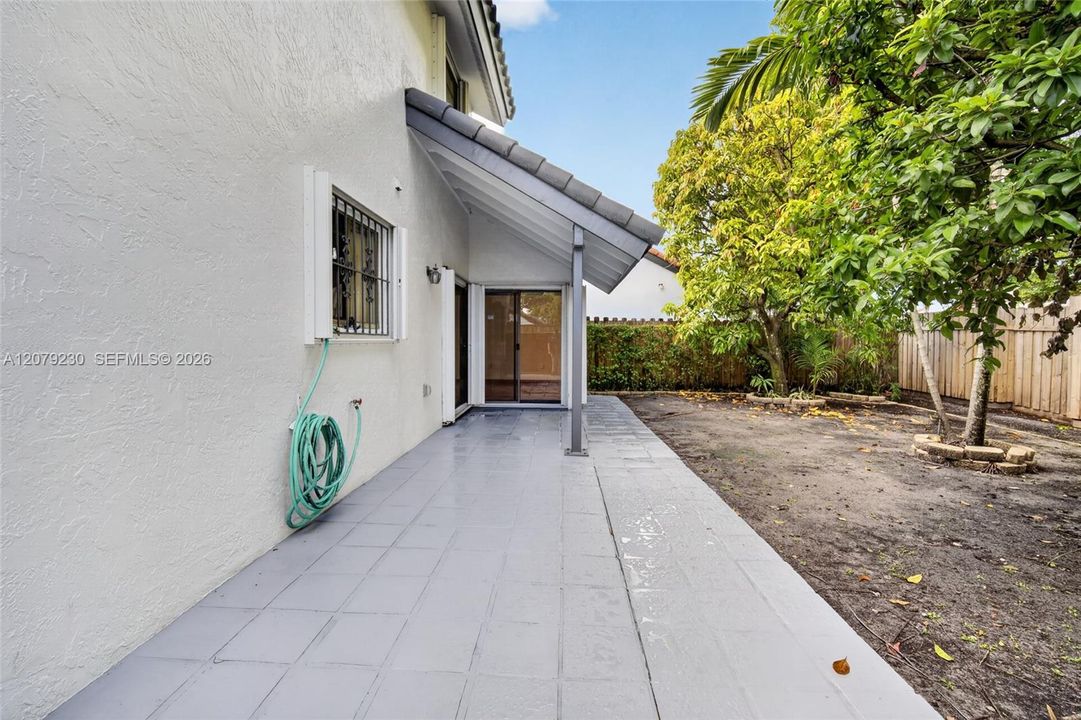 En Venta: $679,000 (4 camas, 3 baños, 1819 Pies cuadrados)