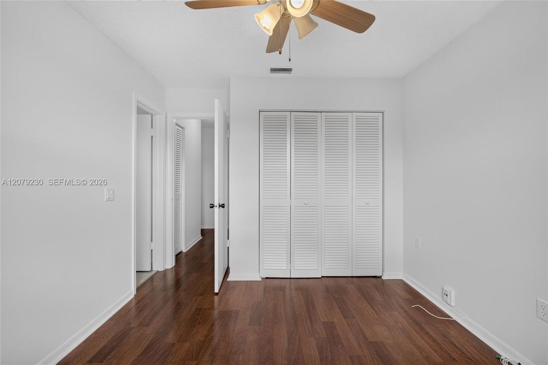 En Venta: $679,000 (4 camas, 3 baños, 1819 Pies cuadrados)