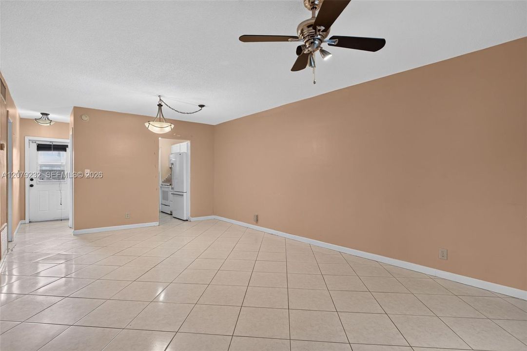 For Sale: $95,000 (2 beds, 1 baths, 705 Square Feet)