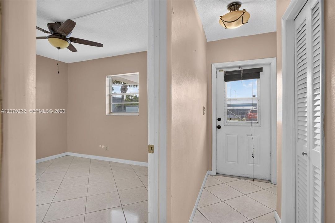 For Sale: $95,000 (2 beds, 1 baths, 705 Square Feet)
