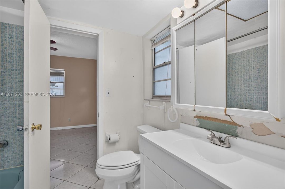 For Sale: $95,000 (2 beds, 1 baths, 705 Square Feet)