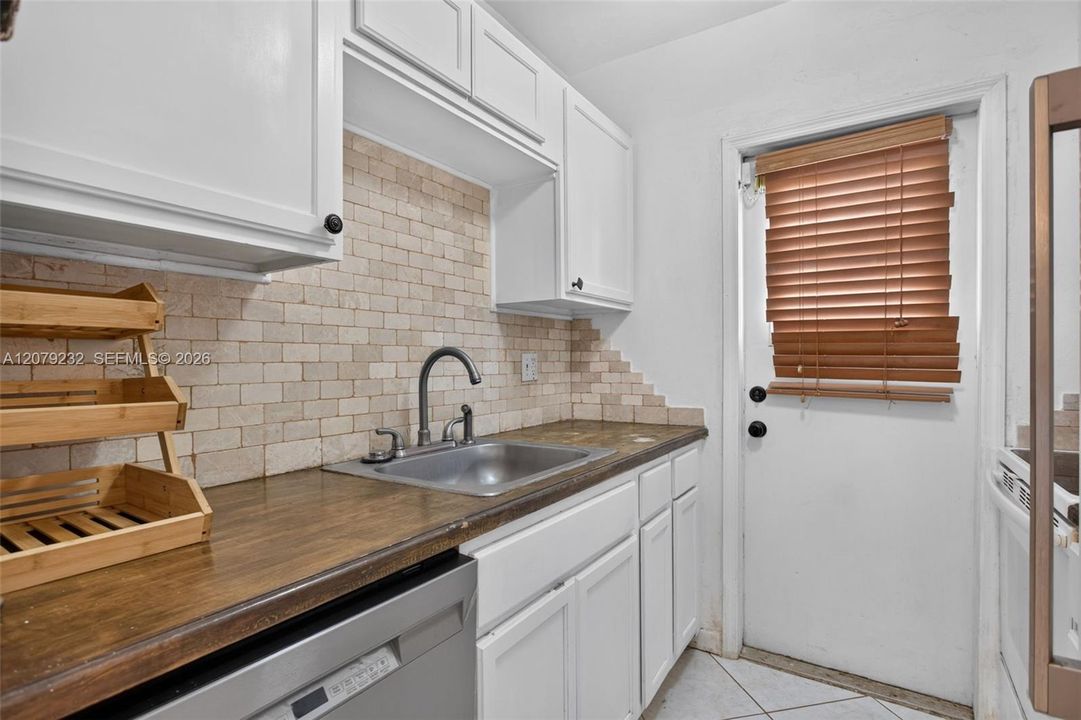 For Sale: $95,000 (2 beds, 1 baths, 705 Square Feet)
