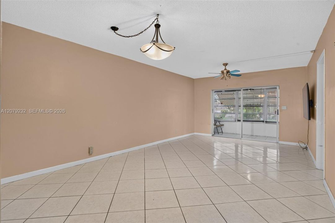 For Sale: $95,000 (2 beds, 1 baths, 705 Square Feet)