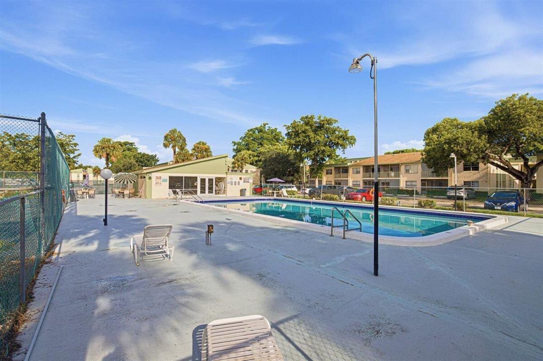 24-Clubhouse-Pool-B
