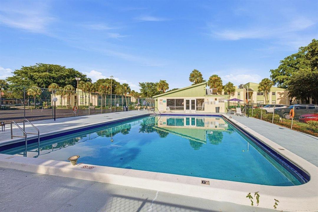 31-Clubhouse-Pool