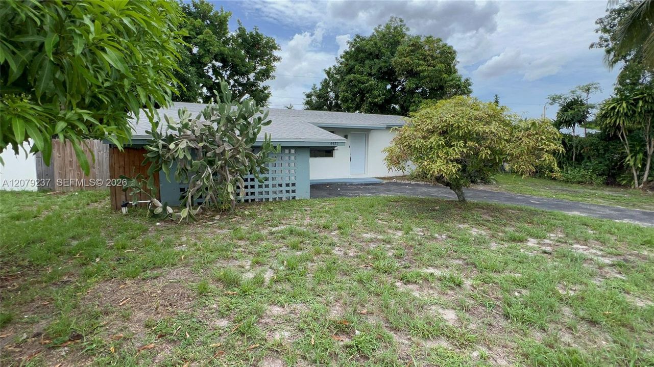 For Sale: $449,900 (3 beds, 2 baths, 1281 Square Feet)