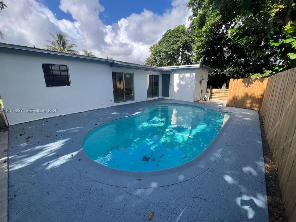 For Sale: $449,900 (3 beds, 2 baths, 1281 Square Feet)
