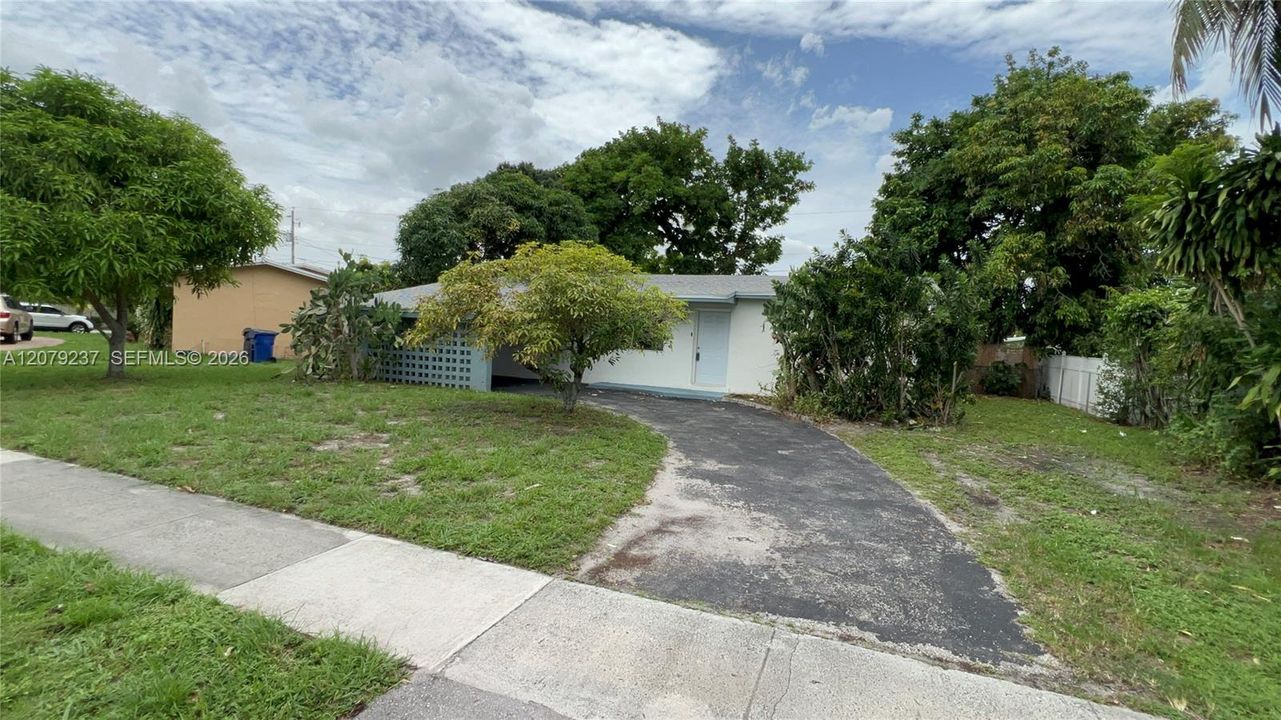 For Sale: $449,900 (3 beds, 2 baths, 1281 Square Feet)