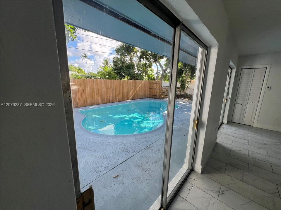 For Sale: $449,900 (3 beds, 2 baths, 1281 Square Feet)