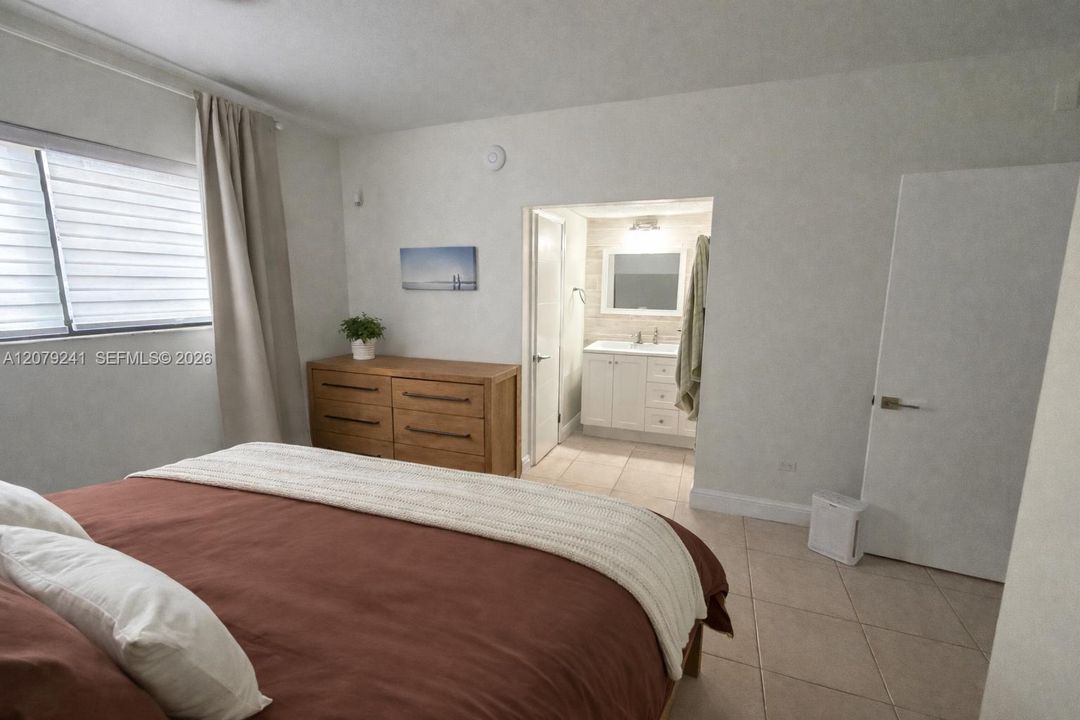 For Rent: $3,700 (3 beds, 2 baths, 1570 Square Feet)