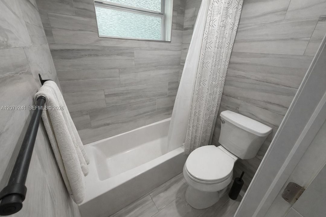 For Rent: $3,700 (3 beds, 2 baths, 1570 Square Feet)