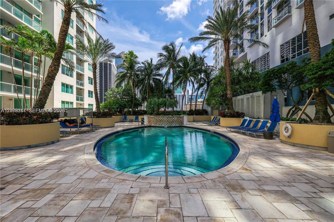 For Sale: $399,000 (1 beds, 1 baths, 802 Square Feet)