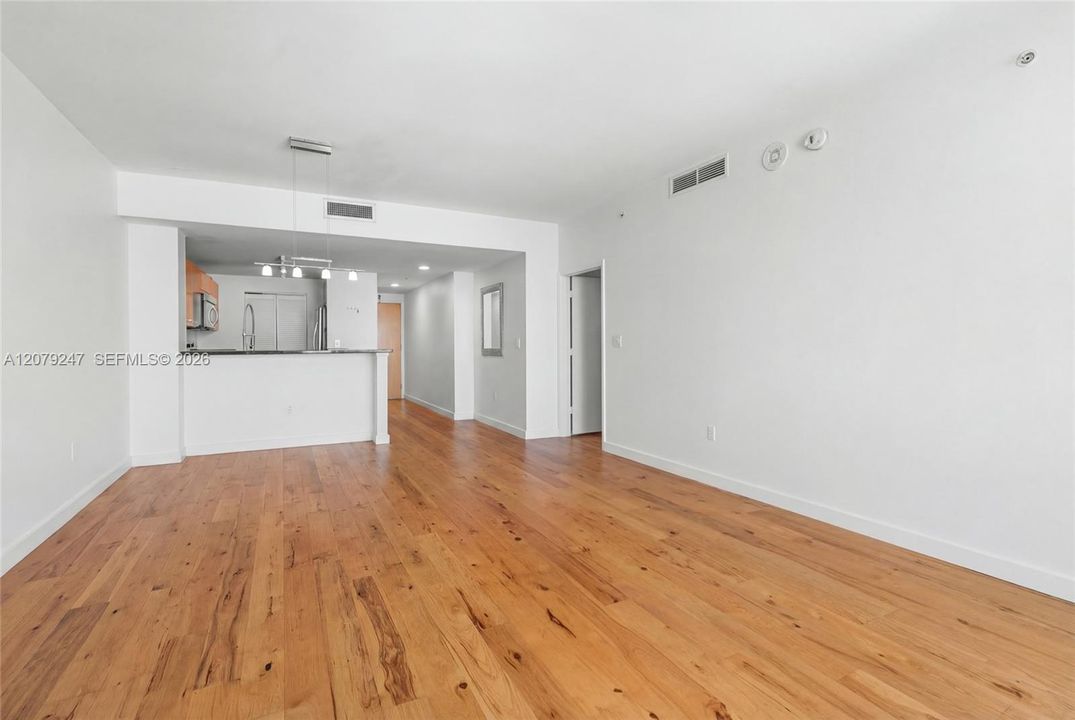 For Sale: $399,000 (1 beds, 1 baths, 802 Square Feet)