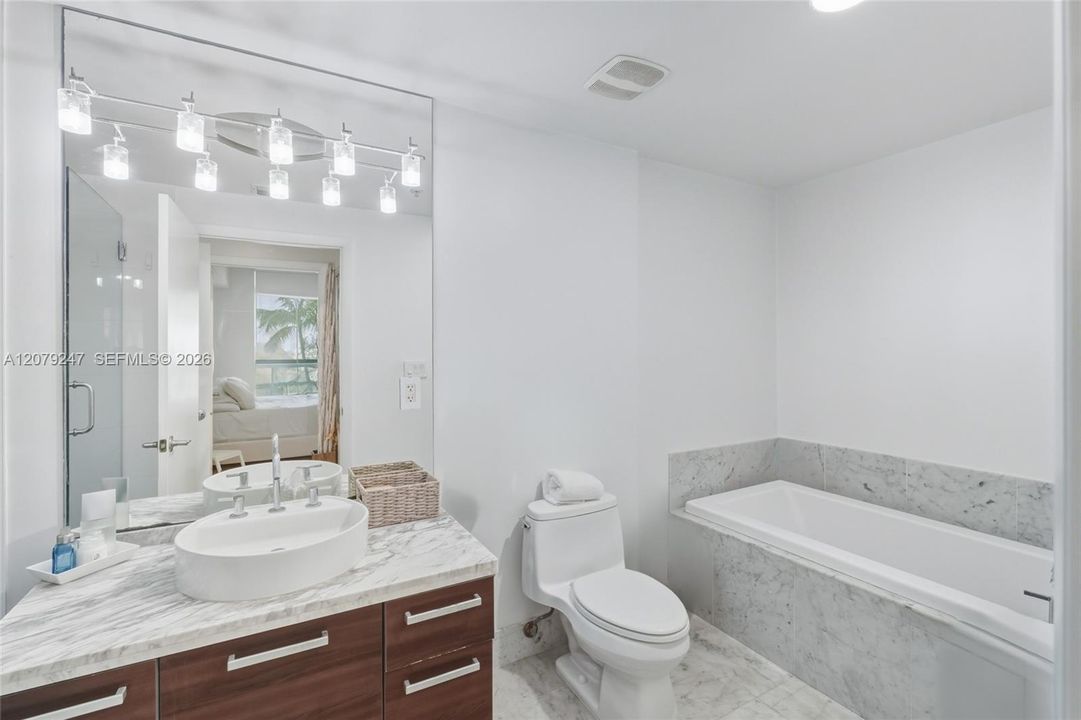 For Sale: $399,000 (1 beds, 1 baths, 802 Square Feet)