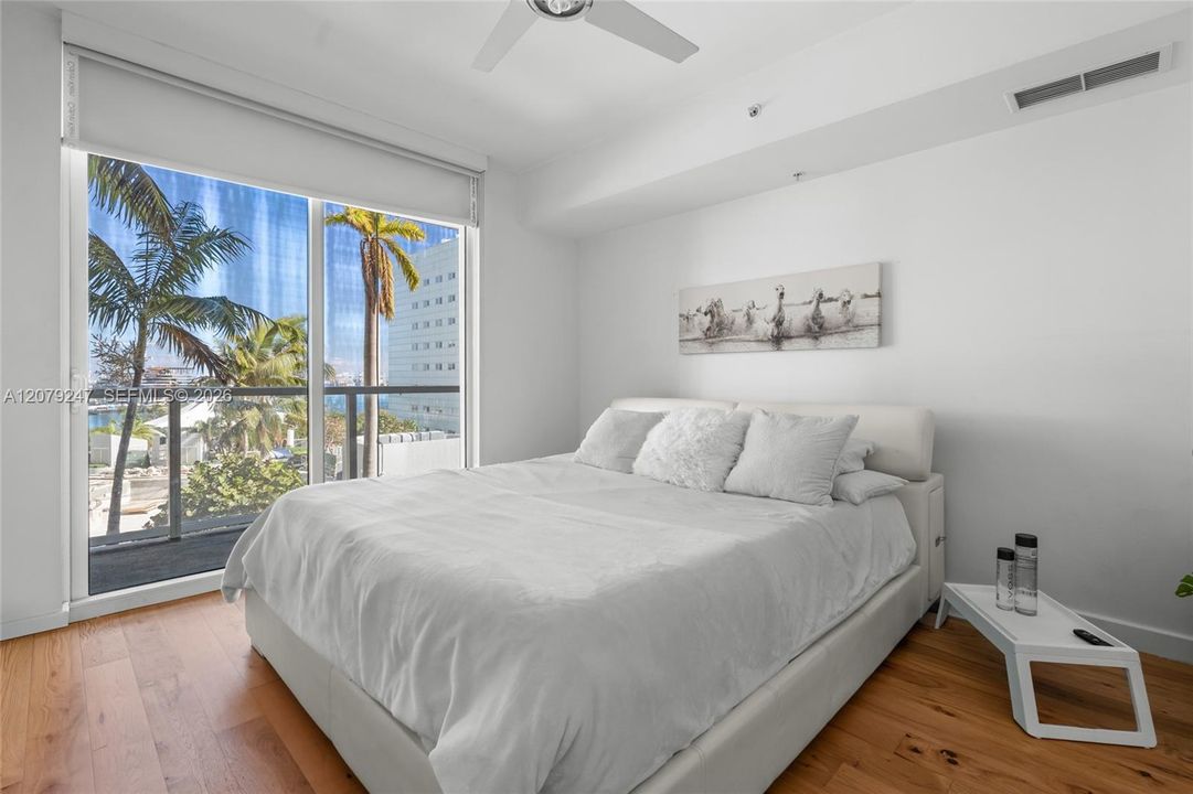 For Sale: $399,000 (1 beds, 1 baths, 802 Square Feet)