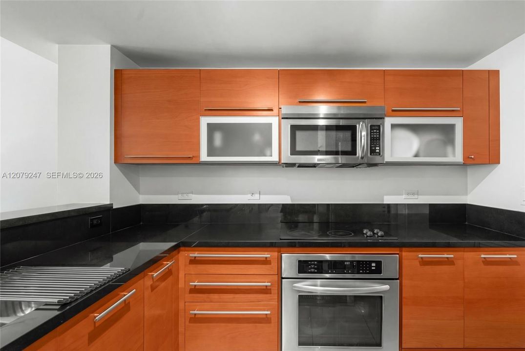 For Sale: $399,000 (1 beds, 1 baths, 802 Square Feet)