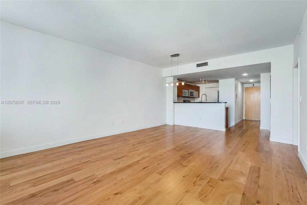 For Sale: $399,000 (1 beds, 1 baths, 802 Square Feet)