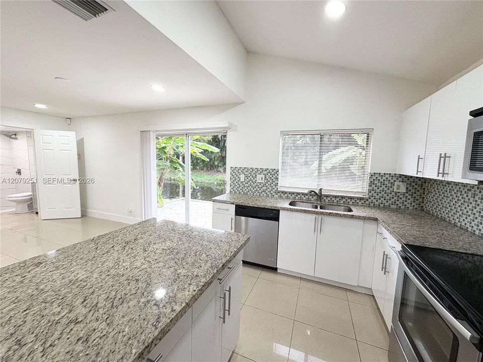For Rent: $2,650 (2 beds, 2 baths, 1259 Square Feet)