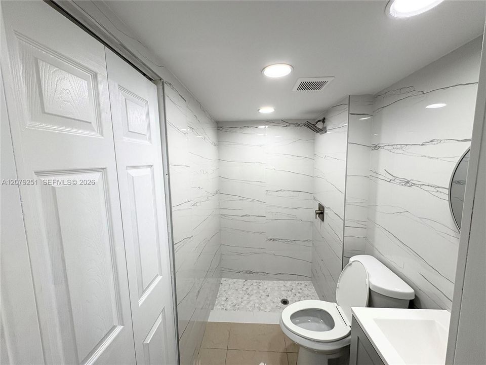 FIRST FLOOR BATHROOM