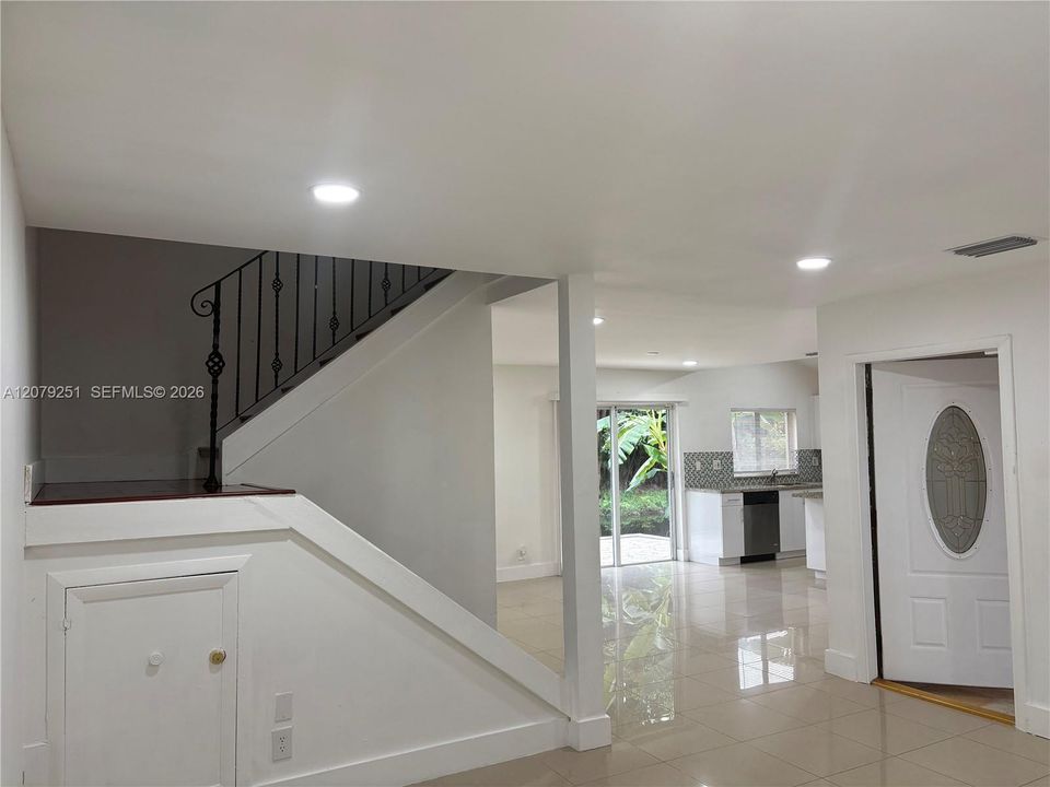 For Rent: $2,650 (2 beds, 2 baths, 1259 Square Feet)