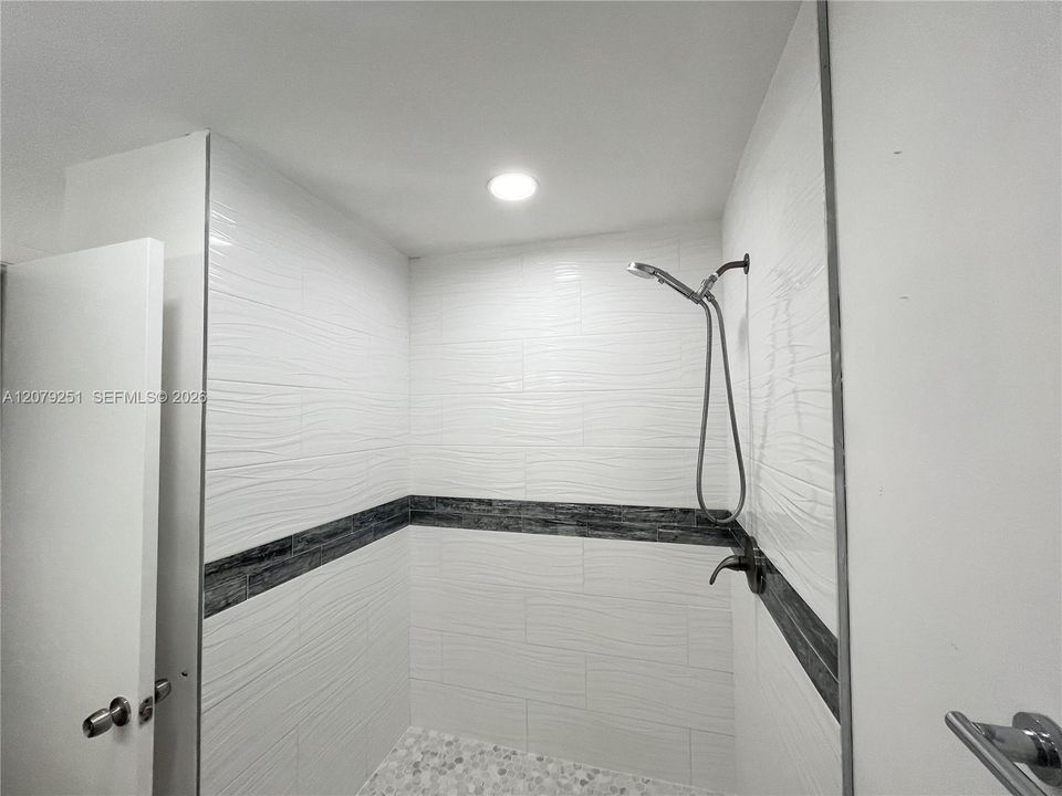 For Rent: $2,650 (2 beds, 2 baths, 1259 Square Feet)