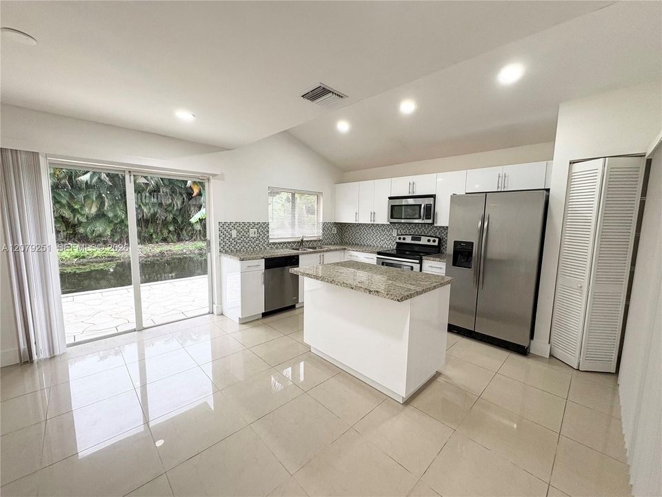 For Rent: $2,650 (2 beds, 2 baths, 1259 Square Feet)