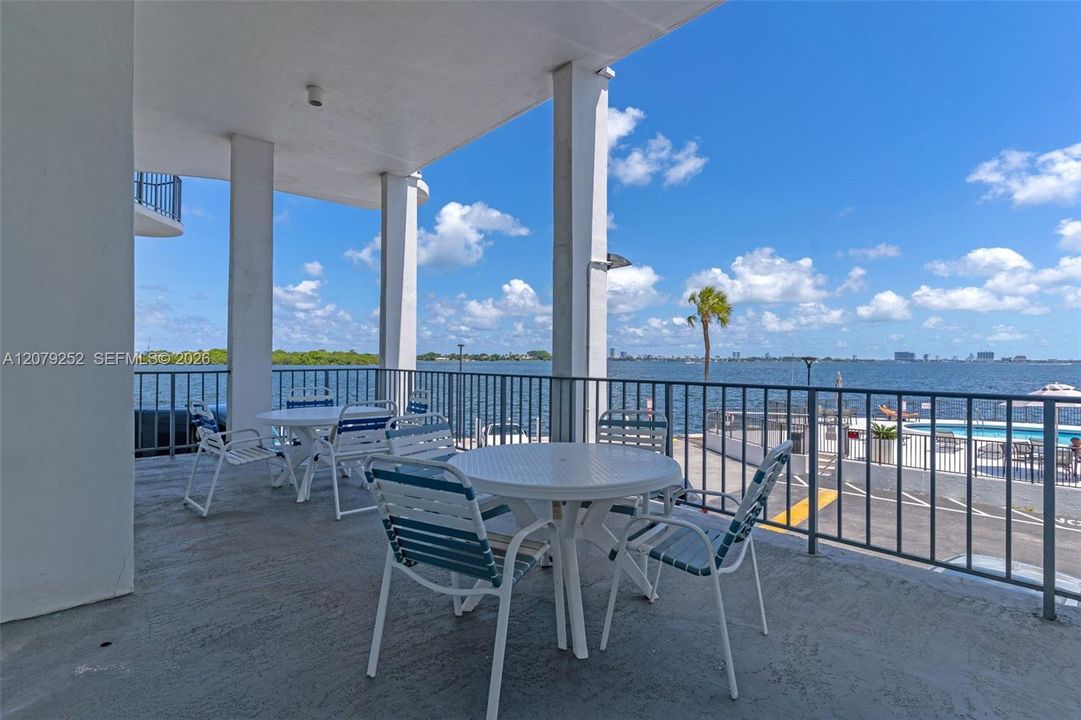 For Rent: $3,100 (2 beds, 2 baths, 1124 Square Feet)