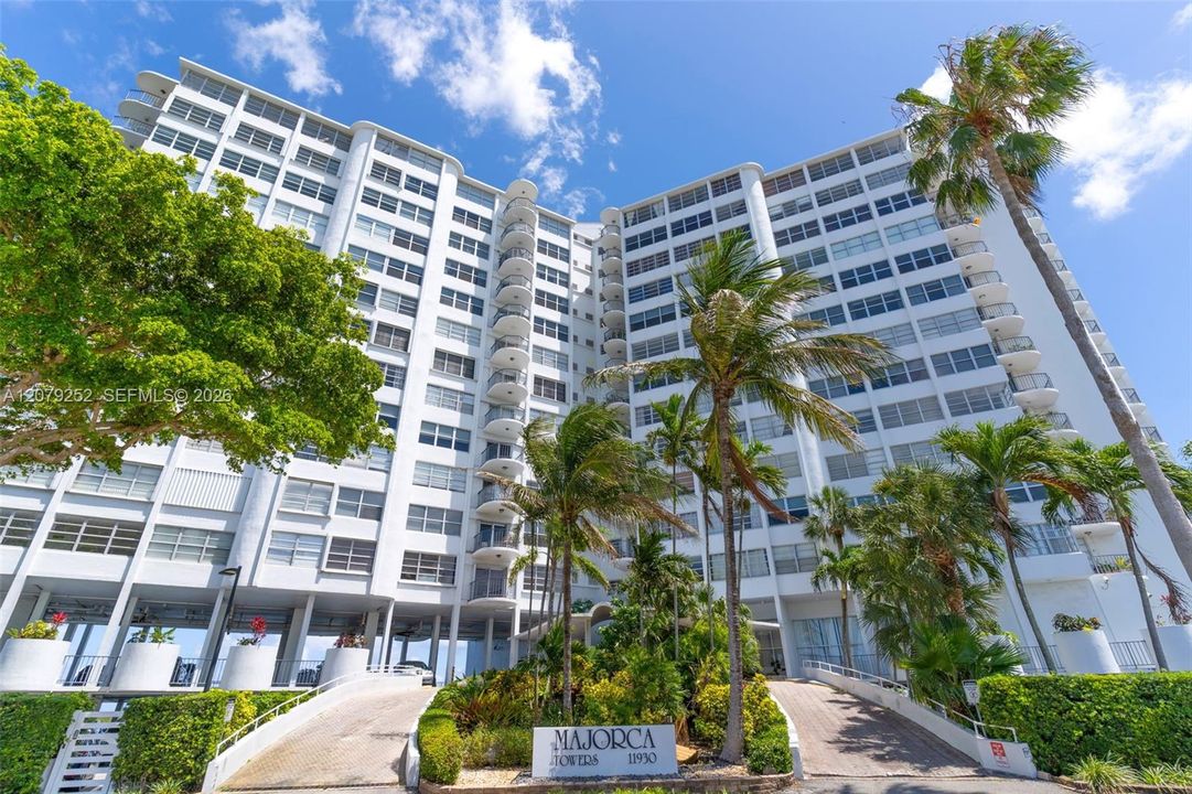 For Rent: $3,100 (2 beds, 2 baths, 1124 Square Feet)